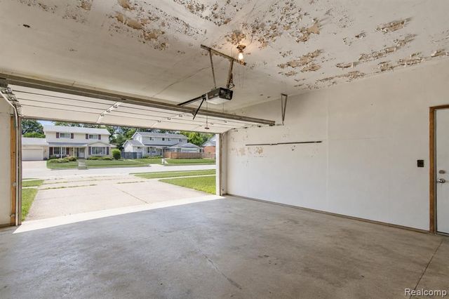 25760 Southwood Drive, Southfield, MI 48075