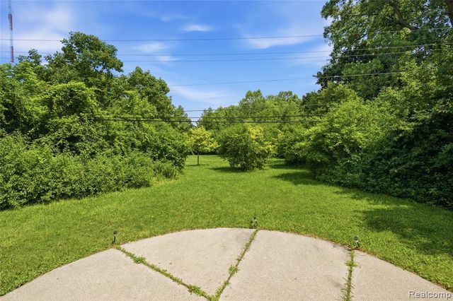 25760 Southwood Drive, Southfield, MI 48075