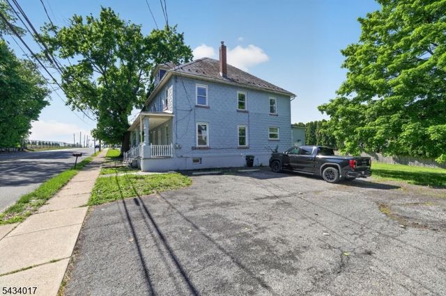 582 Roseberry St, Phillipsburg Town, NJ 08865