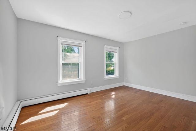 582 Roseberry St, Phillipsburg Town, NJ 08865