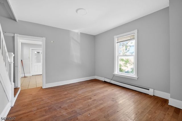 582 Roseberry St, Phillipsburg Town, NJ 08865
