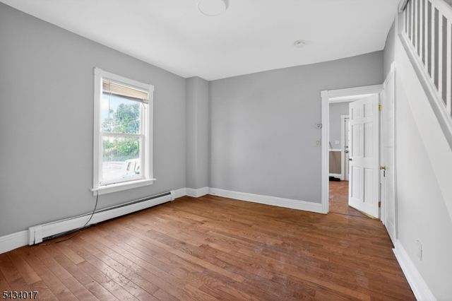 582 Roseberry St, Phillipsburg Town, NJ 08865