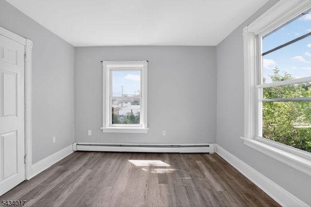 582 Roseberry St, Phillipsburg Town, NJ 08865