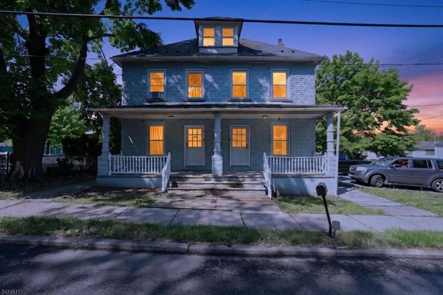 582 Roseberry St, Phillipsburg Town, NJ 08865