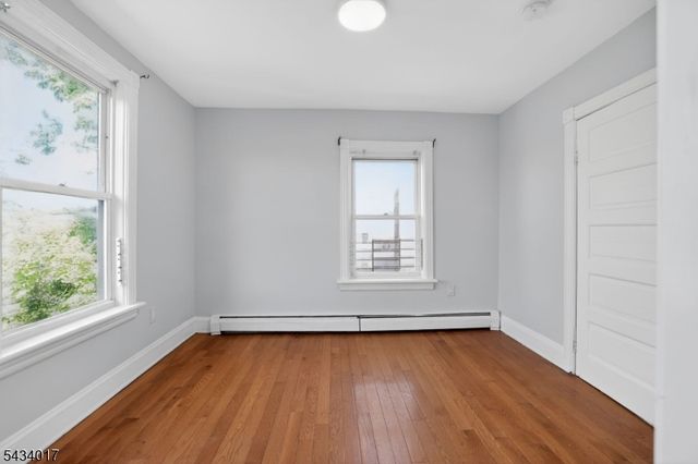 582 Roseberry St, Phillipsburg Town, NJ 08865