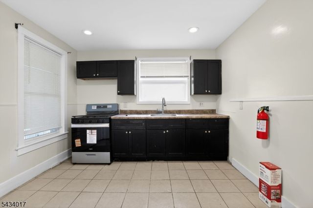 582 Roseberry St, Phillipsburg Town, NJ 08865
