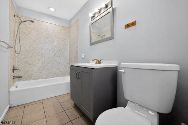 582 Roseberry St, Phillipsburg Town, NJ 08865