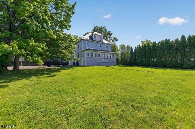 582 Roseberry St, Phillipsburg Town, NJ 08865