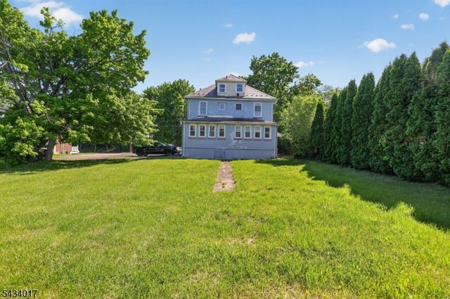 582 Roseberry St, Phillipsburg Town, NJ 08865