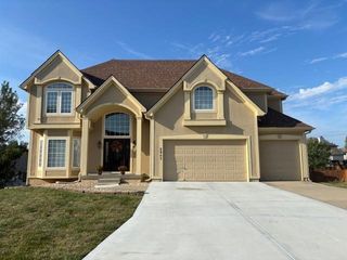 2807 SW Summer Creek Court, Blue Springs, MO 64015