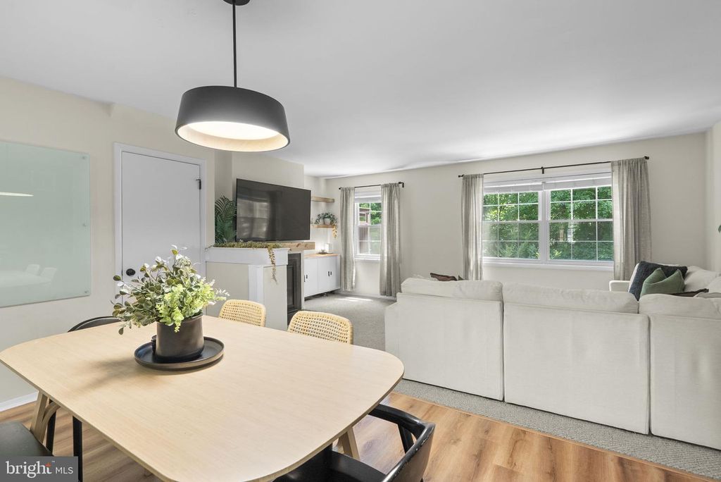 Image 11 of property listing at 1673 FOREST HILL CT, Crofton, MD 21114