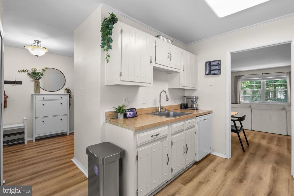 Image 15 of property listing at 1673 FOREST HILL CT, Crofton, MD 21114