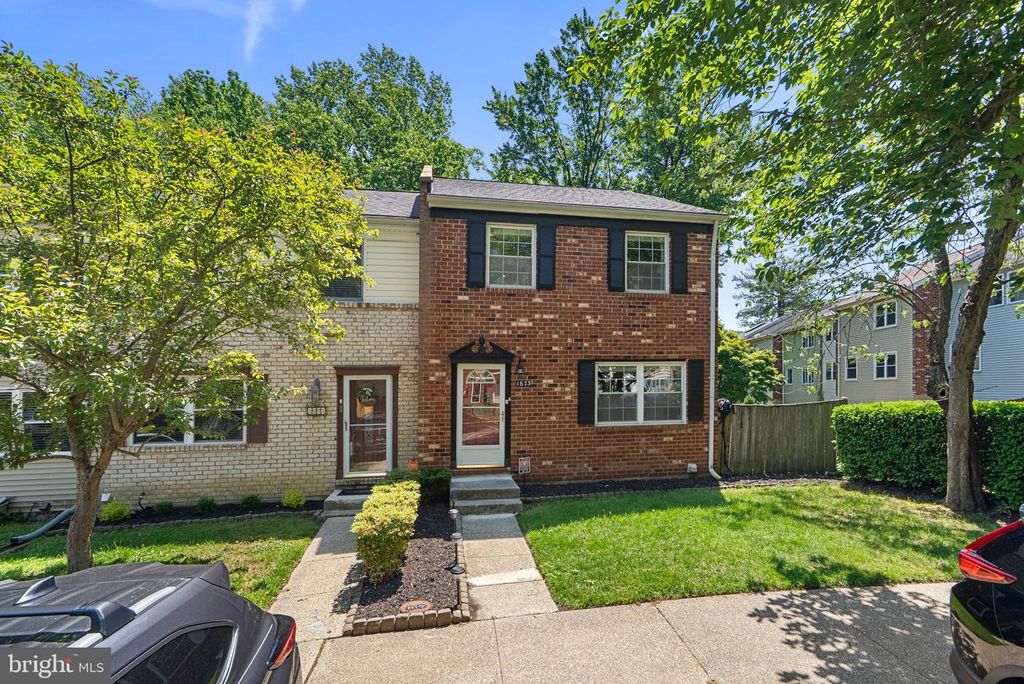 Image 2 of property listing at 1673 FOREST HILL CT, Crofton, MD 21114