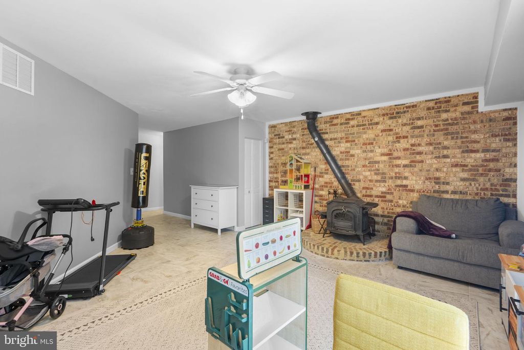 Image 32 of property listing at 1673 FOREST HILL CT, Crofton, MD 21114