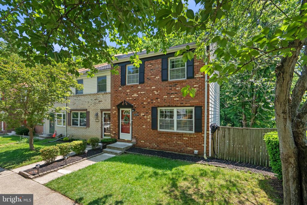 Image 3 of property listing at 1673 FOREST HILL CT, Crofton, MD 21114