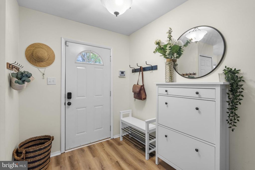 Image 5 of property listing at 1673 FOREST HILL CT, Crofton, MD 21114