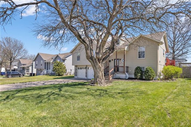 407 Woodson Lane, Greenwood, MO 64034