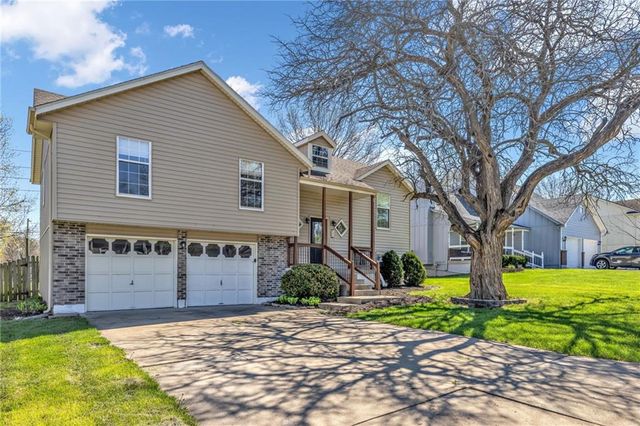 407 Woodson Lane, Greenwood, MO 64034
