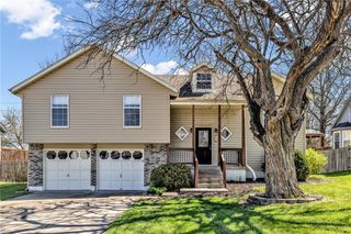 407 Woodson Lane, Greenwood, MO 64034
