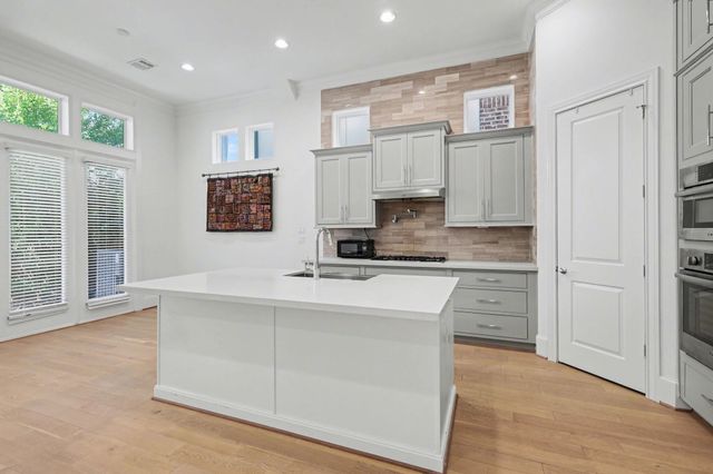 2713 Kinsley Oaks Drive, Houston, TX 77007