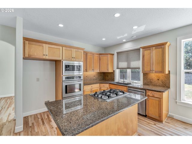 1018 34TH Pl, Forest Grove, OR 97116