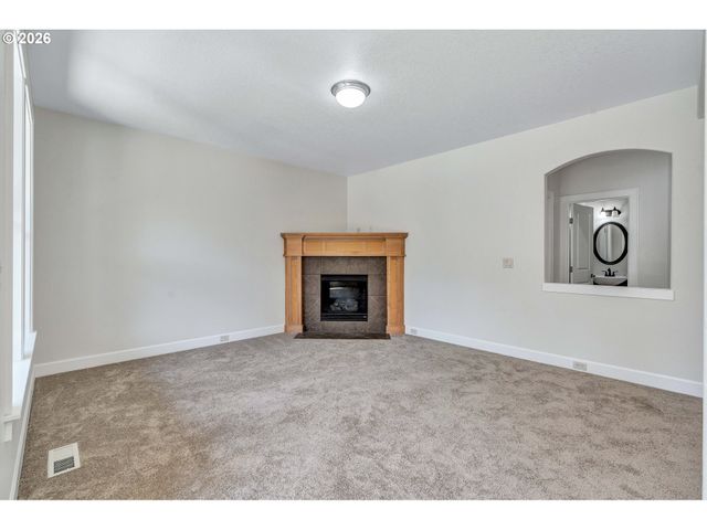 1018 34TH Pl, Forest Grove, OR 97116