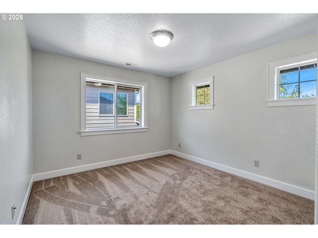 1018 34TH Pl, Forest Grove, OR 97116