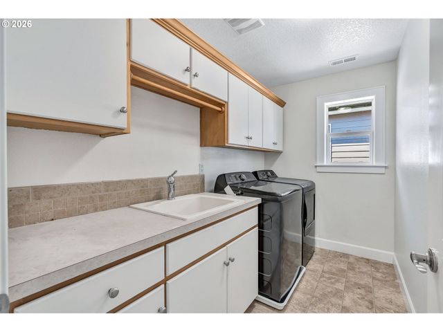 1018 34TH Pl, Forest Grove, OR 97116