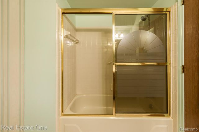 25104 25104 Hamilton Court 4, South Lyon, MI 48178