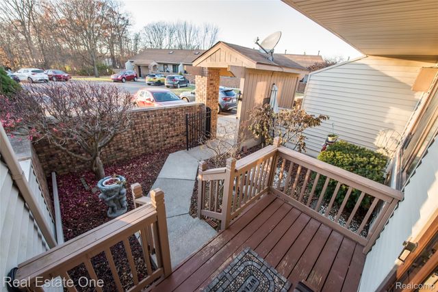 25104 25104 Hamilton Court 4, South Lyon, MI 48178