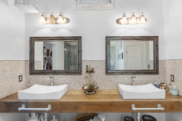 22128 Rose Grass LN, Spicewood, TX 78669