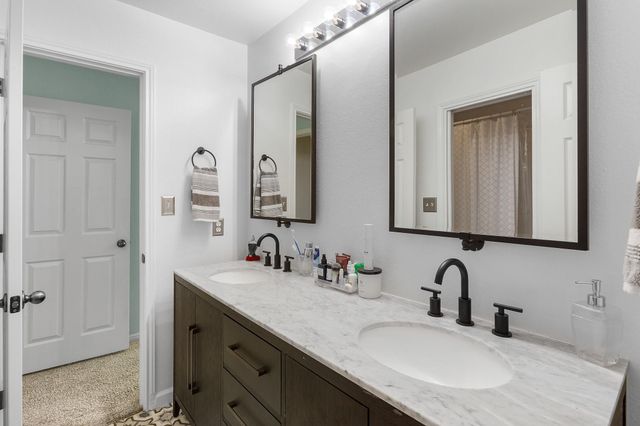 22128 Rose Grass LN, Spicewood, TX 78669