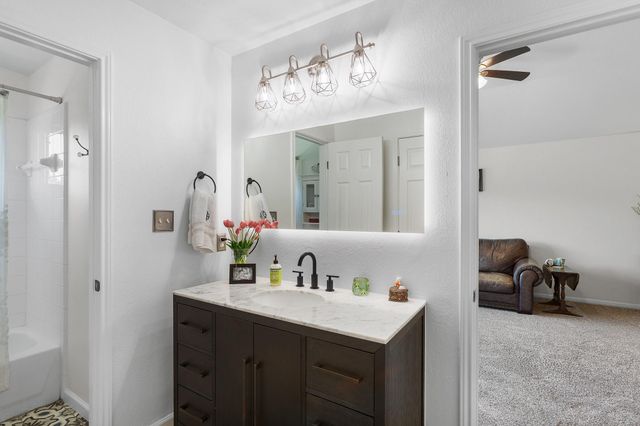 22128 Rose Grass LN, Spicewood, TX 78669