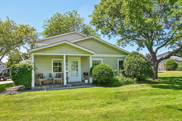 1302 Fall Court, Wheeling, IL 60090