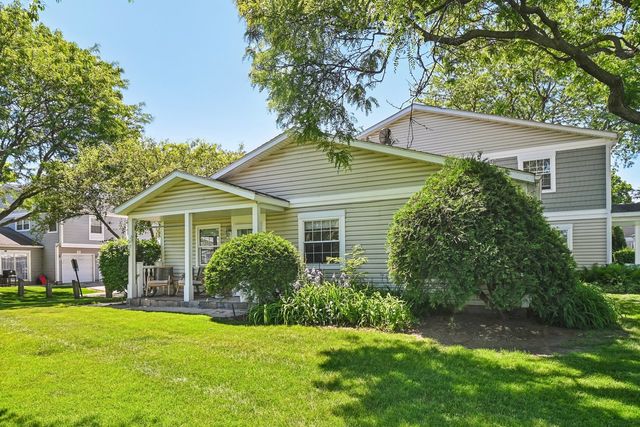 1302 Fall Court, Wheeling, IL 60090