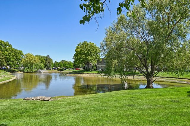 1302 Fall Court, Wheeling, IL 60090