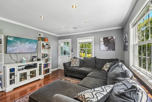 1302 Fall Court, Wheeling, IL 60090