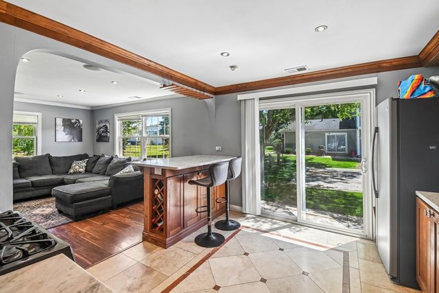 1302 Fall Court, Wheeling, IL 60090
