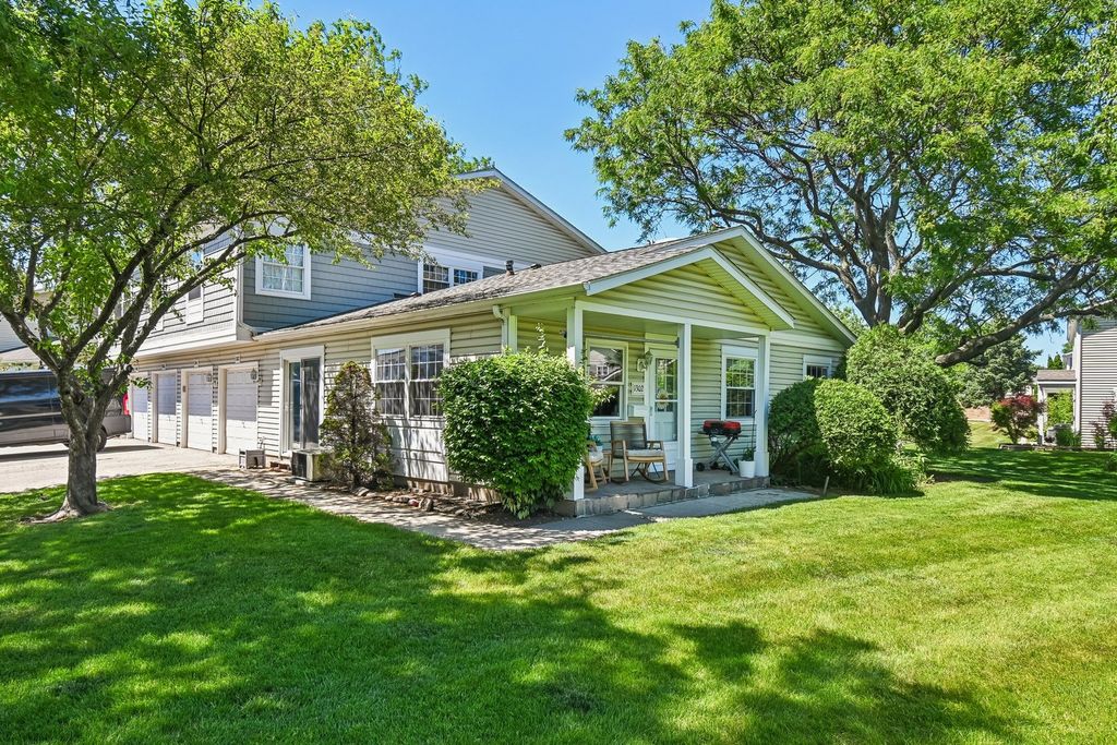 1302 Fall Court, Wheeling, IL 60090