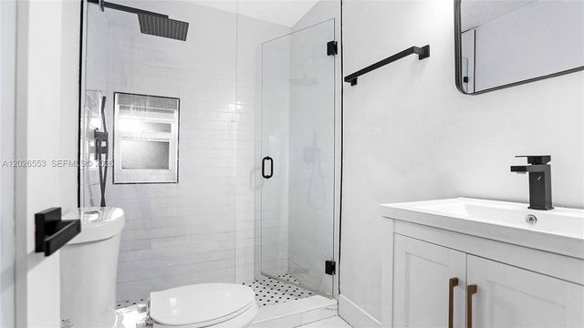 815 W 39, Miami Beach, FL 33140