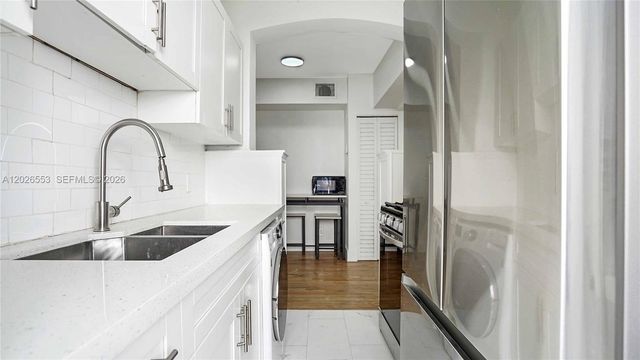 815 W 39, Miami Beach, FL 33140
