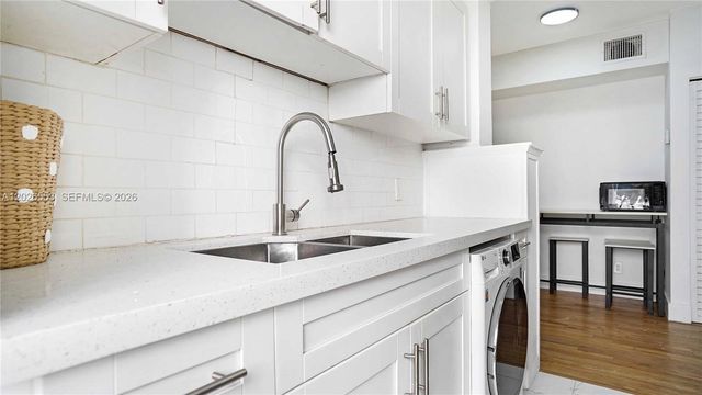 815 W 39, Miami Beach, FL 33140