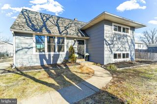 3 MERRY RD, Newark, DE 19713