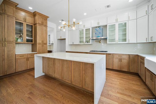 526 Doremus Avenue, Glen Rock, NJ 07452