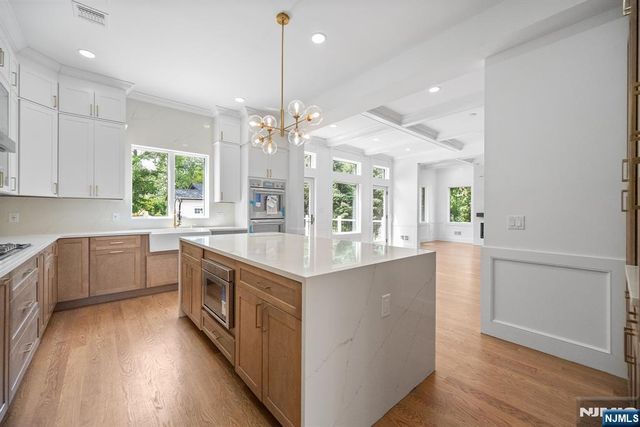 526 Doremus Avenue, Glen Rock, NJ 07452