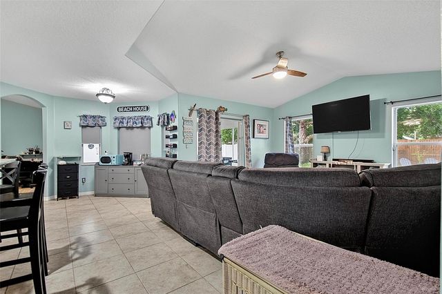 10 LARKSPUR WAY, Palm Coast, FL 32137