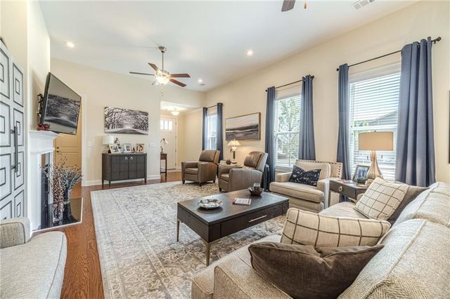 196 Chatuge Drive, Hoschton, GA 30548