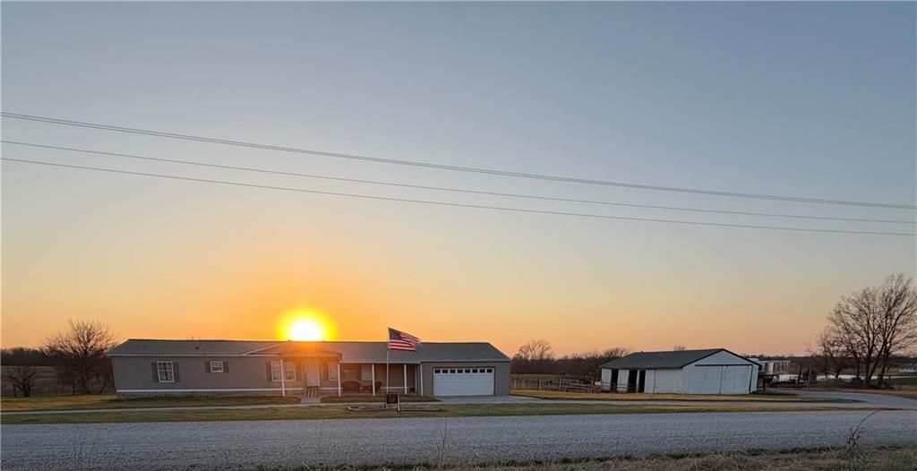 74 SW 1421st Road, Holden, MO 64040