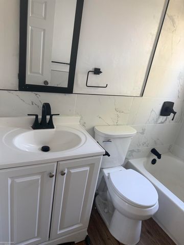20846 Hampton Street, Harper Woods, MI 48225