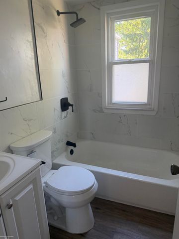 20846 Hampton Street, Harper Woods, MI 48225